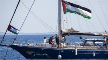 Un navire humanitaire italien défie le blocus israélien pour acheminer de l’aide à Gaza