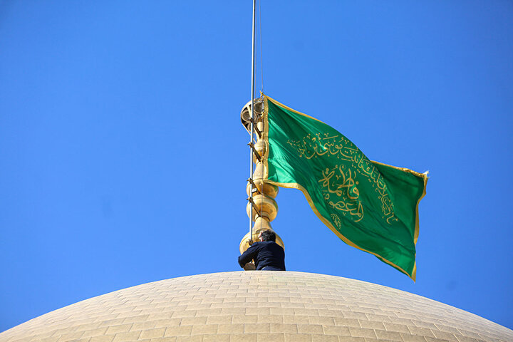 Photos: Mourning flag hoisted on Hazrat Masoumeh shrine dome on eve of Imam Baqir martyrdom anniversary