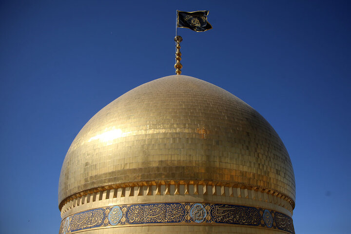 Photos: Mourning flag hoisted on Hazrat Masoumeh shrine dome on eve of Imam Baqir martyrdom anniversary