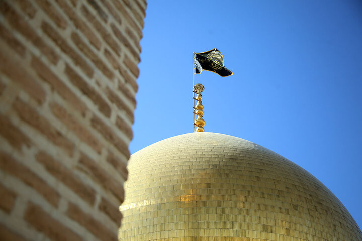 Photos: Mourning flag hoisted on Hazrat Masoumeh shrine dome on eve of Imam Baqir martyrdom anniversary