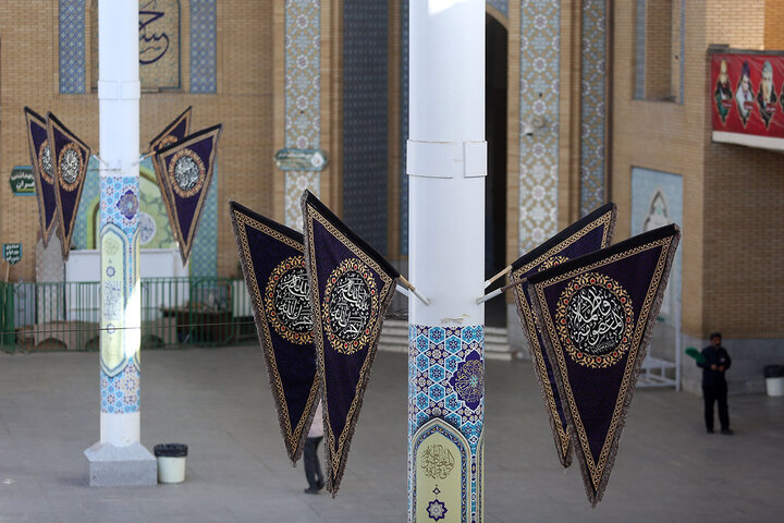 Photos: Mourning flag hoisted on Hazrat Masoumeh shrine dome on eve of Imam Baqir martyrdom anniversary