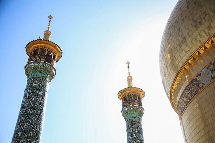 Photos: Mourning flag hoisted on Hazrat Masoumeh shrine dome on eve of Imam Baqir martyrdom anniversary