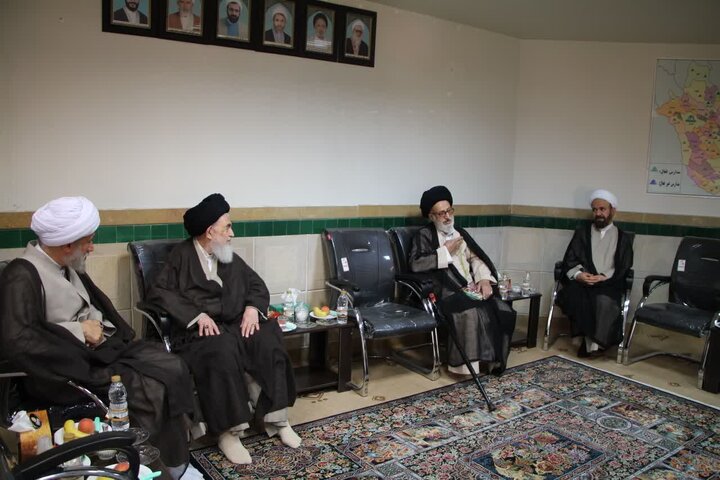 جلسه شورای حوزه علمیه استان فارس با محوریت اجرایی‌سازی پیام رهبر انقلاب برگزار شد