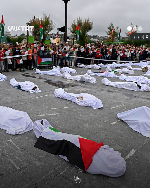 Informe fotográfico | Manifestantes en España cubiertos con sudarios denuncian los crímenes de Israel