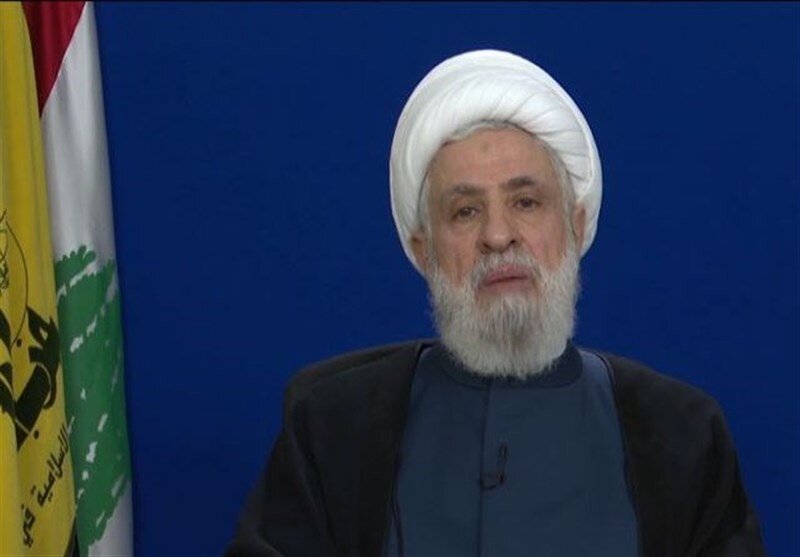 Naim Qasim: Esasên Îmam Xomeynî (r.a) çiraxa rêberiya berxwedanê ye û herê dimîne.
