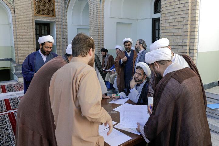 نشست تخصصی خوانش و مباحثه بیانیه «حوزه پیشرو و سرآمد»