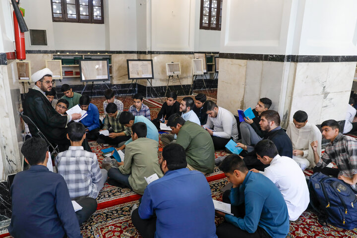 نشست تخصصی خوانش و مباحثه بیانیه «حوزه پیشرو و سرآمد»