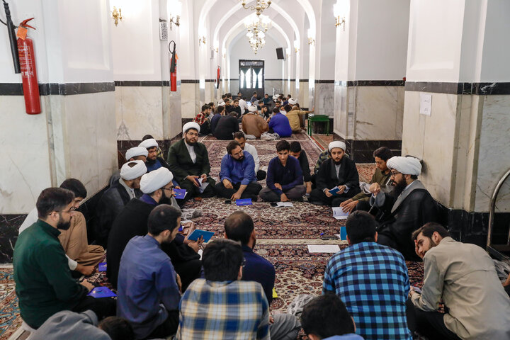 نشست تخصصی خوانش و مباحثه بیانیه «حوزه پیشرو و سرآمد»