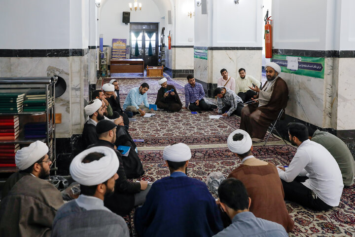 نشست تخصصی خوانش و مباحثه بیانیه «حوزه پیشرو و سرآمد»