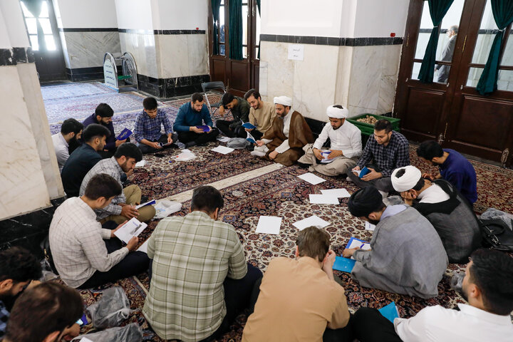 نشست تخصصی خوانش و مباحثه بیانیه «حوزه پیشرو و سرآمد»