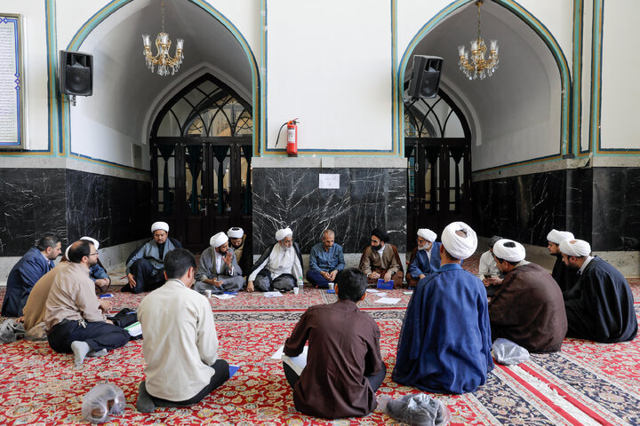 نشست تخصصی خوانش و مباحثه بیانیه «حوزه پیشرو و سرآمد»