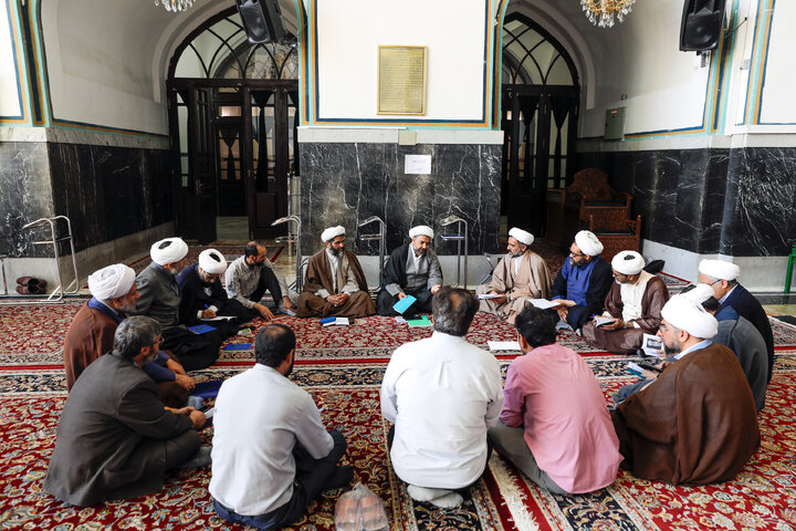 نشست تخصصی خوانش و مباحثه بیانیه «حوزه پیشرو و سرآمد»