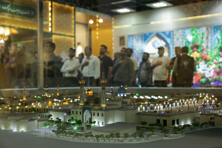 اهدای سیمرغ بلورین بهترین فیلم چهل و سومین دوره جشنواره فجر به آستان قدس رضوی