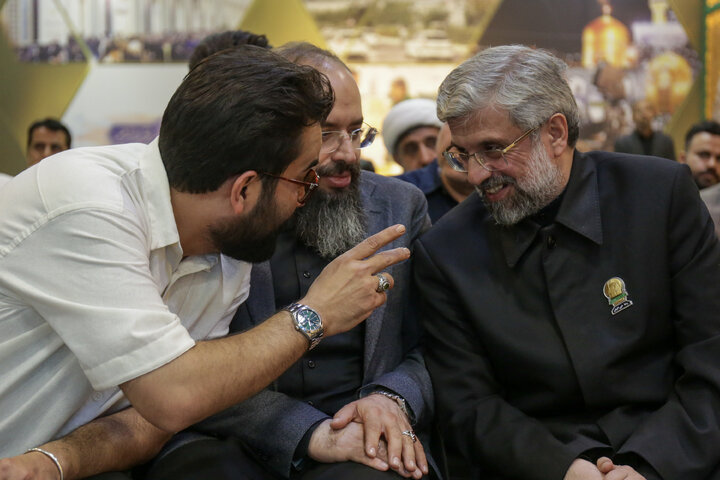 اهدای سیمرغ بلورین بهترین فیلم چهل و سومین دوره جشنواره فجر به آستان قدس رضوی