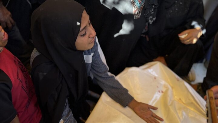 پیکر شهدای فلسطینی که برای دریافت کمک‌های بشردوستانه تجمع کرده بودند