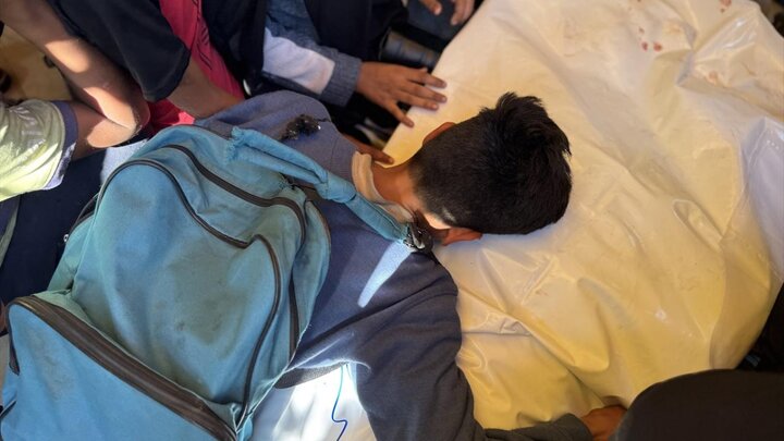 پیکر شهدای فلسطینی که برای دریافت کمک‌های بشردوستانه تجمع کرده بودند