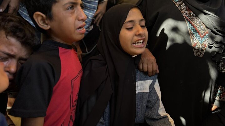 پیکر شهدای فلسطینی که برای دریافت کمک‌های بشردوستانه تجمع کرده بودند