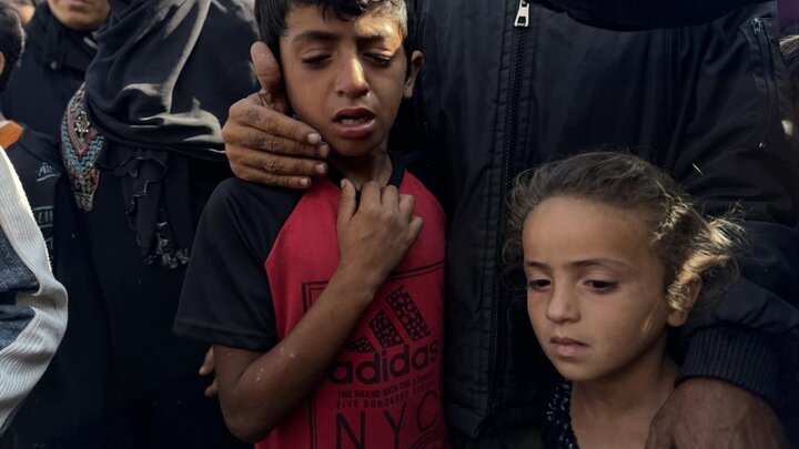 پیکر شهدای فلسطینی که برای دریافت کمک‌های بشردوستانه تجمع کرده بودند