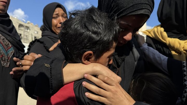 پیکر شهدای فلسطینی که برای دریافت کمک‌های بشردوستانه تجمع کرده بودند