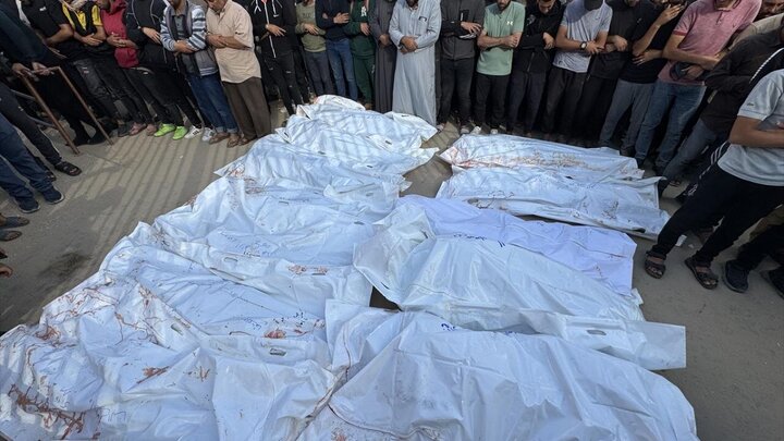 Informe fotográfico | Los cuerpos de mártires palestinos que se reunieron buscando ayuda humanitaria