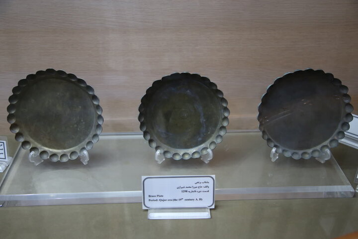 تصاویر| بازدید رئیس اداره موزه‌های میراث فرهنگی فارس از موزه حرم سیدعلاالدین حسین(ع)