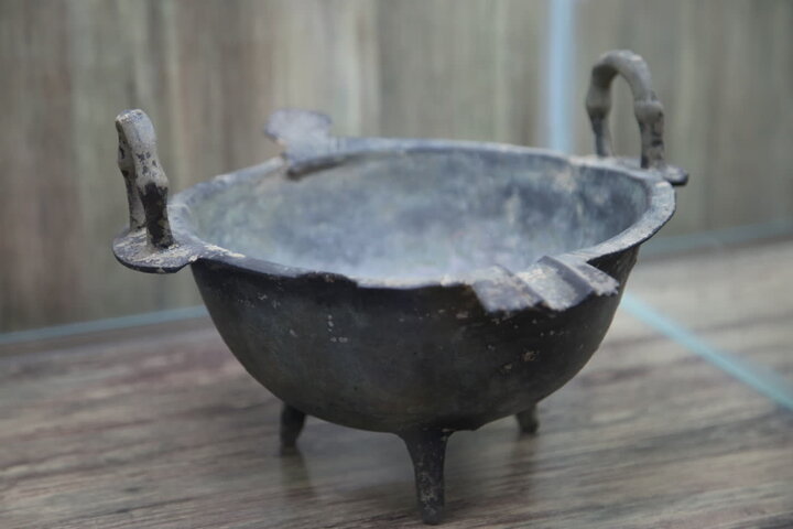 تصاویر| بازدید رئیس اداره موزه‌های میراث فرهنگی فارس از موزه حرم سیدعلاالدین حسین(ع)