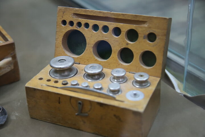 تصاویر| بازدید رئیس اداره موزه‌های میراث فرهنگی فارس از موزه حرم سیدعلاالدین حسین(ع)