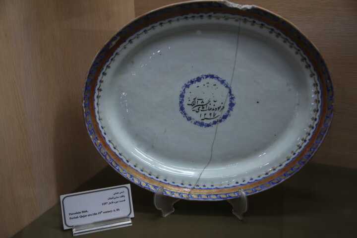 تصاویر| بازدید رئیس اداره موزه‌های میراث فرهنگی فارس از موزه حرم سیدعلاالدین حسین(ع)