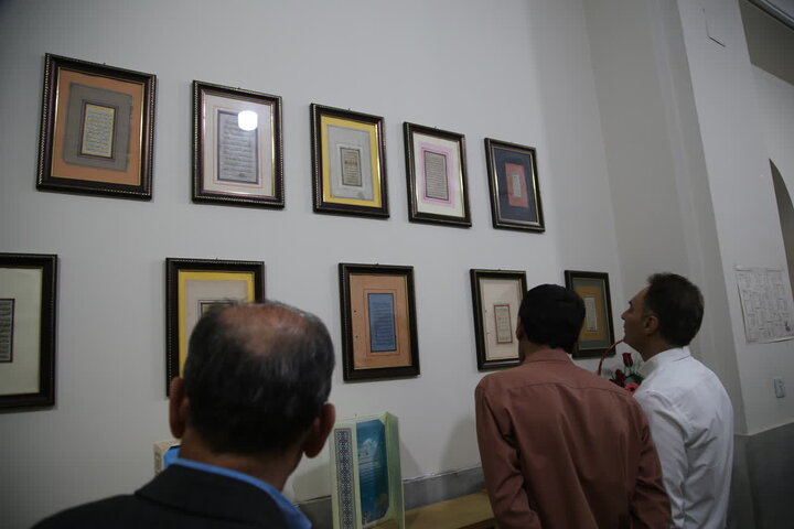 تصاویر| بازدید رئیس اداره موزه‌های میراث فرهنگی فارس از موزه حرم سیدعلاالدین حسین(ع)