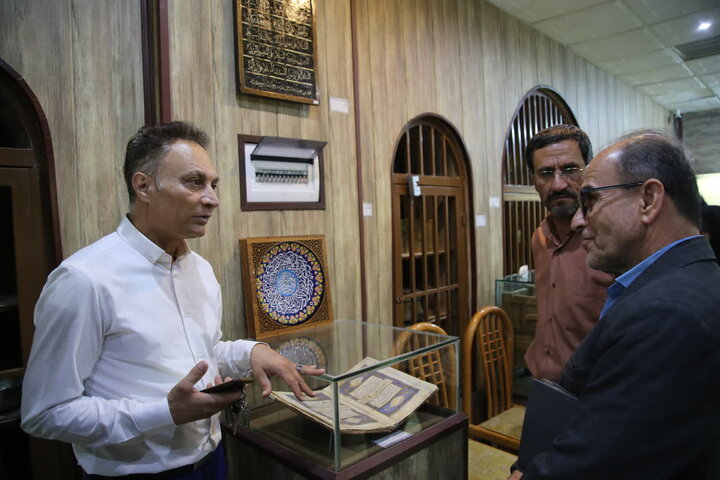 تصاویر| بازدید رئیس اداره موزه‌های میراث فرهنگی فارس از موزه حرم سیدعلاالدین حسین(ع)