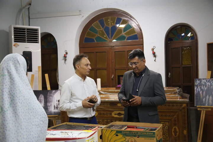 تصاویر| بازدید رئیس اداره موزه‌های میراث فرهنگی فارس از موزه حرم سیدعلاالدین حسین(ع)