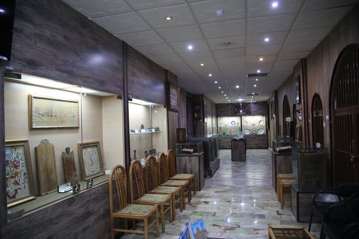 تصاویر| بازدید رئیس اداره موزه‌های میراث فرهنگی فارس از موزه حرم سیدعلاالدین حسین(ع)