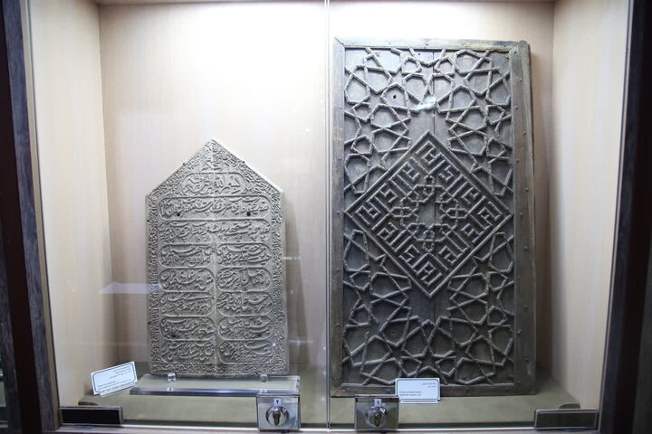 تصاویر| بازدید رئیس اداره موزه‌های میراث فرهنگی فارس از موزه حرم سیدعلاالدین حسین(ع)