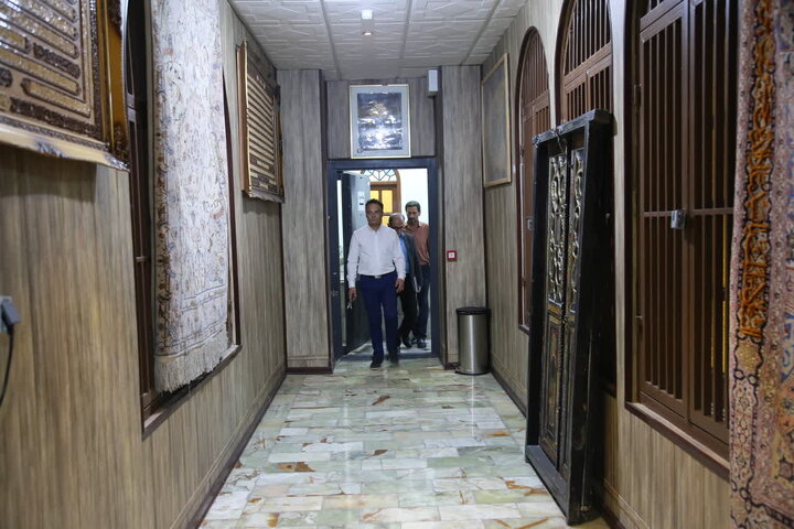 تصاویر | بازدید رئیس اداره موزه‌های میراث فرهنگی فارس از موزه حرم سیدعلاالدین حسین(ع)