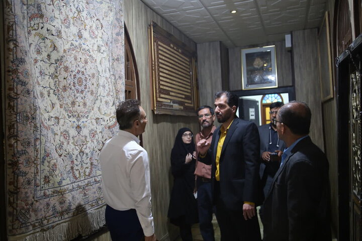 تصاویر| بازدید رئیس اداره موزه‌های میراث فرهنگی فارس از موزه حرم سیدعلاالدین حسین(ع)