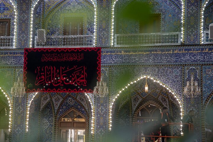 نشر السواد ولافتات الحزن إحياء لذكرى شهادة الإمام الباقر (ع) في العتبة العباسية المقدسة