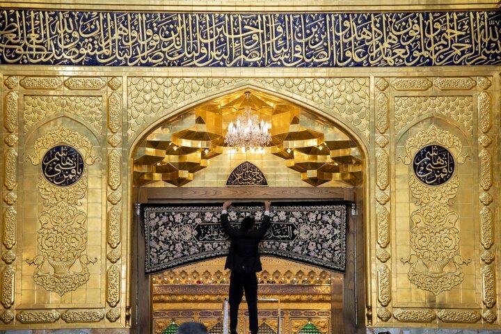 نشر السواد ولافتات الحزن إحياء لذكرى شهادة الإمام الباقر (ع) في العتبة العباسية المقدسة