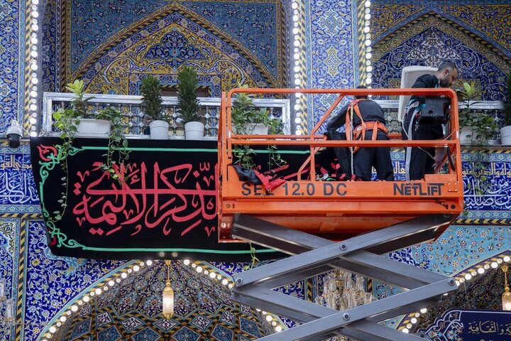 نشر السواد ولافتات الحزن إحياء لذكرى شهادة الإمام الباقر (ع) في العتبة العباسية المقدسة