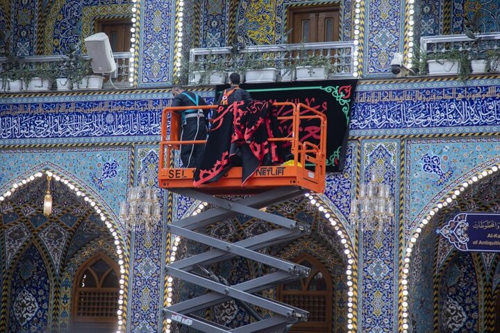 نشر السواد ولافتات الحزن إحياء لذكرى شهادة الإمام الباقر (ع) في العتبة العباسية المقدسة
