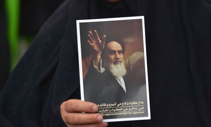 مرد حماسه‌ی تاریخ‌ساز با بدرقه‌ای حماسی/ تحلیلی از دیدگاه یک شاهد دوران پهلوی و انقلاب اسلامی