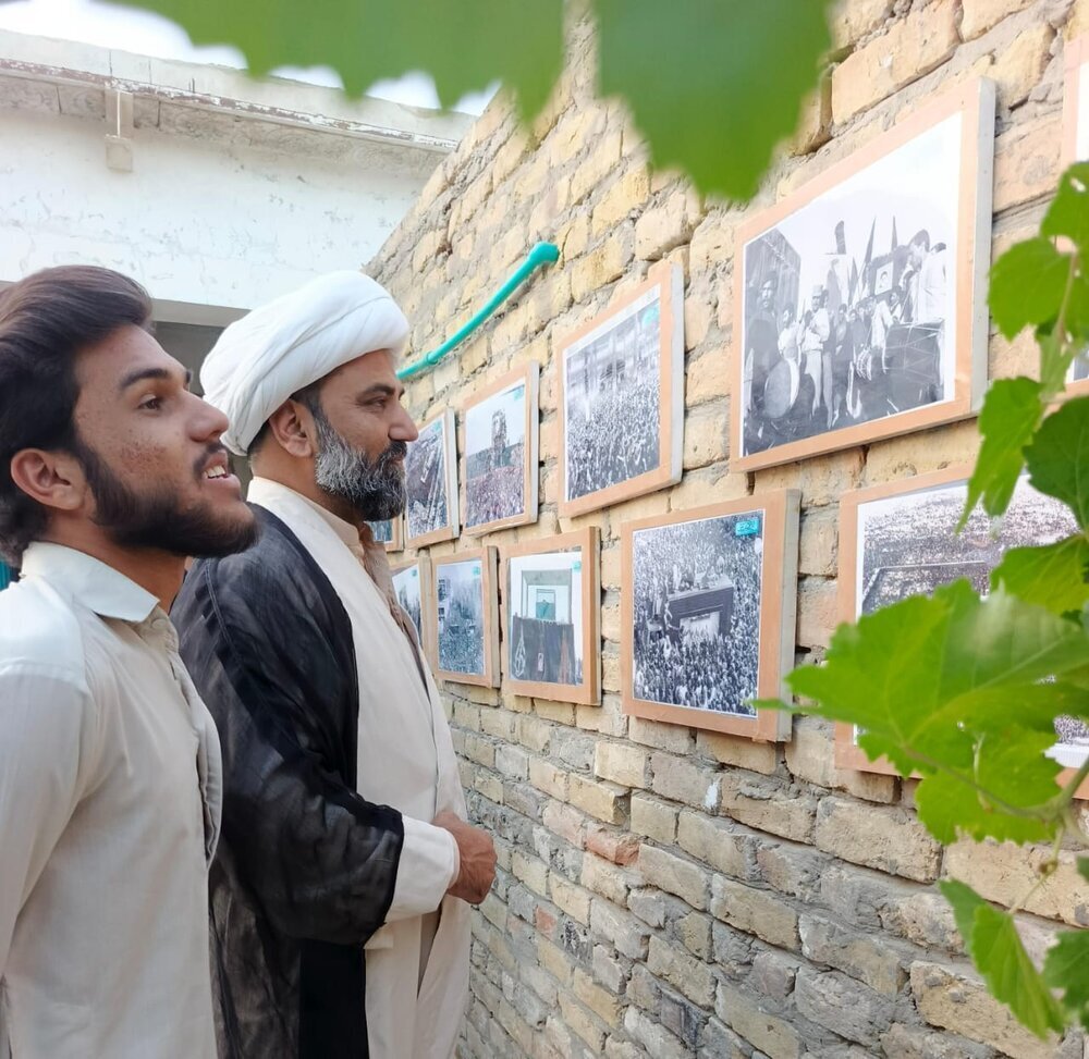 Imam Khomeini photo exhibition held in Quetta, Pakistan