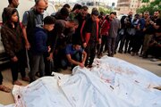 “El Ejército de Israel asesina al menos a 27 palestinos que esperaban desesperados el reparto de comida en el sur de Gaza”