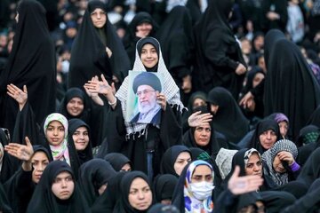 Informe fotográfico |  Discurso del Líder de la Revolución en la ceremonia del aniversario del fallecimiento del Imam Jomeini (que descanse en paz)