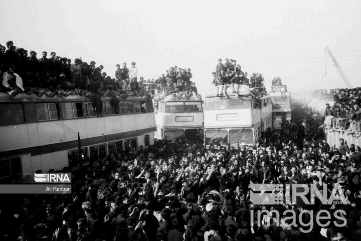 تقرير مصور/ من الذاكرة التاريخية.. حشود مليونية شاركت في تشييع مؤسس الثورة الاسلامية الإيرانية