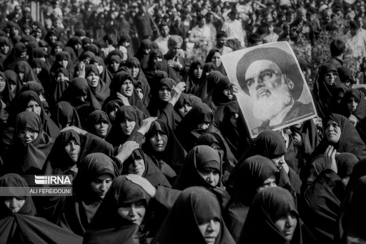 تقرير مصور/ من الذاكرة التاريخية.. حشود مليونية شاركت في تشييع مؤسس الثورة الاسلامية الإيرانية