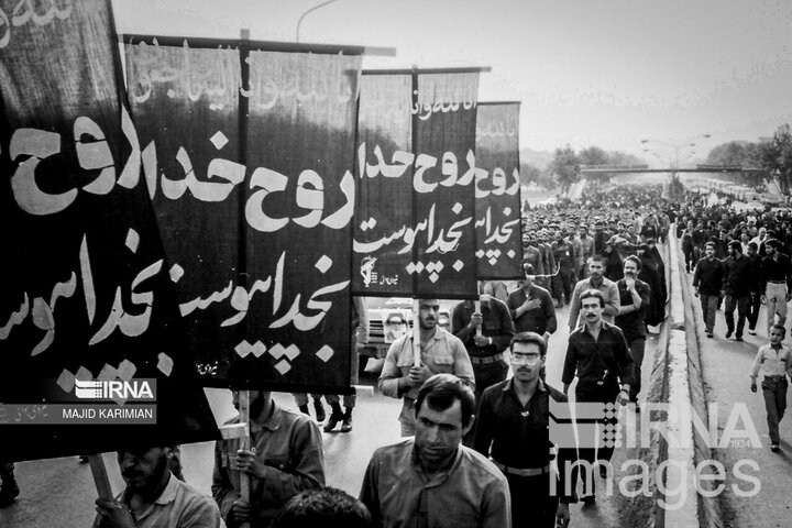 تقرير مصور/ من الذاكرة التاريخية.. حشود مليونية شاركت في تشييع مؤسس الثورة الاسلامية الإيرانية