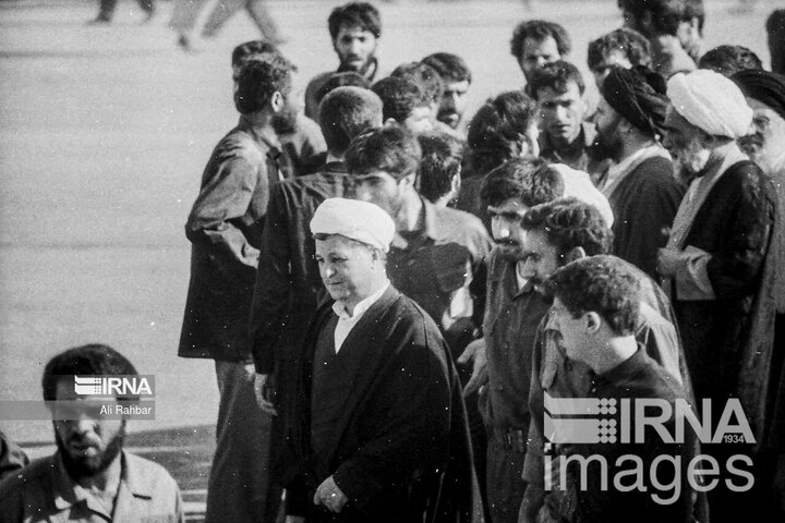 تقرير مصور/ من الذاكرة التاريخية.. حشود مليونية شاركت في تشييع مؤسس الثورة الاسلامية الإيرانية