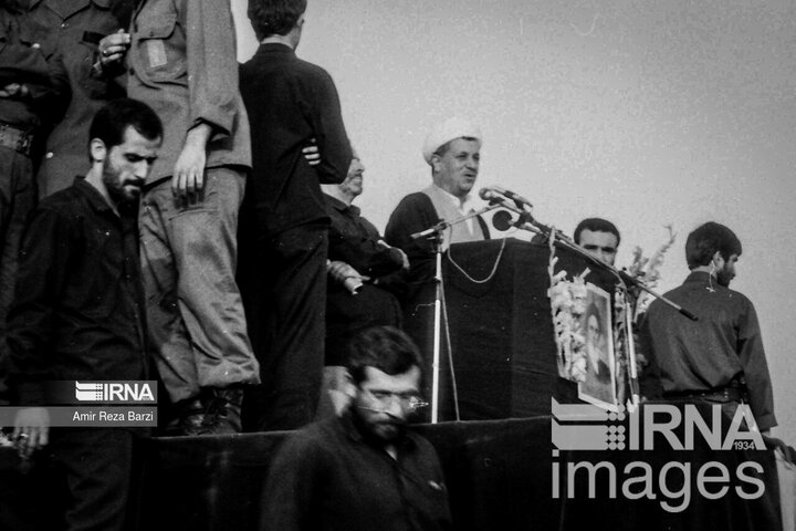 تقرير مصور/ من الذاكرة التاريخية.. حشود مليونية شاركت في تشييع مؤسس الثورة الاسلامية الإيرانية