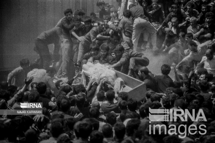 تقرير مصور/ من الذاكرة التاريخية.. حشود مليونية شاركت في تشييع مؤسس الثورة الاسلامية الإيرانية