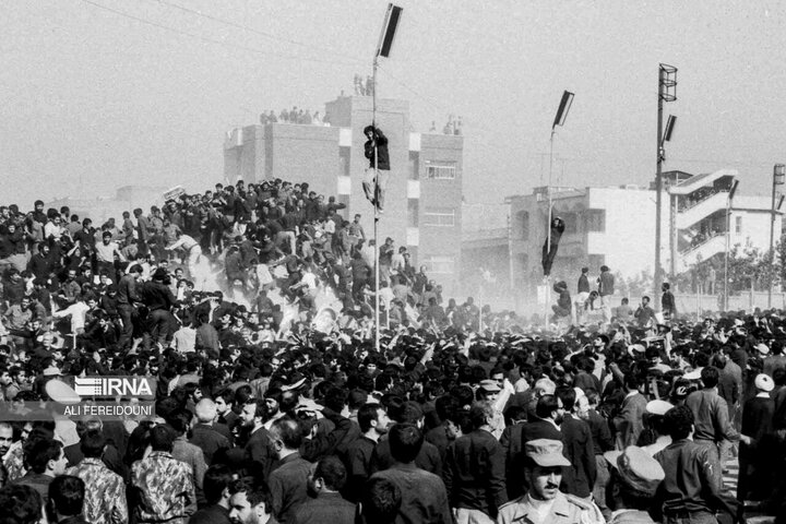 تقرير مصور/ من الذاكرة التاريخية.. حشود مليونية شاركت في تشييع مؤسس الثورة الاسلامية الإيرانية